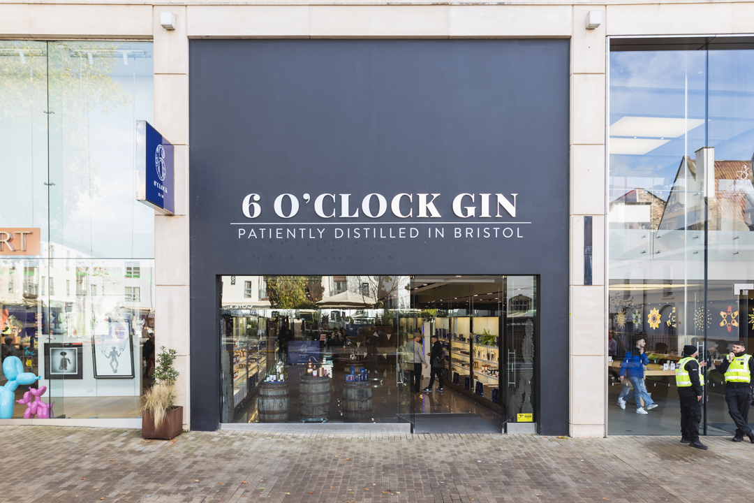 6 O'clock Gin Cabot Circus Pop Up Shop 2022