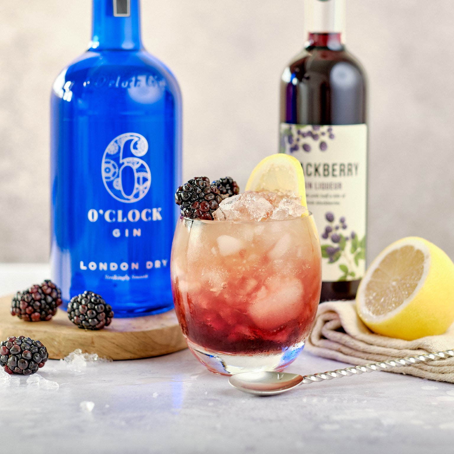 Bramble Cocktail by 6 O'clock Gin